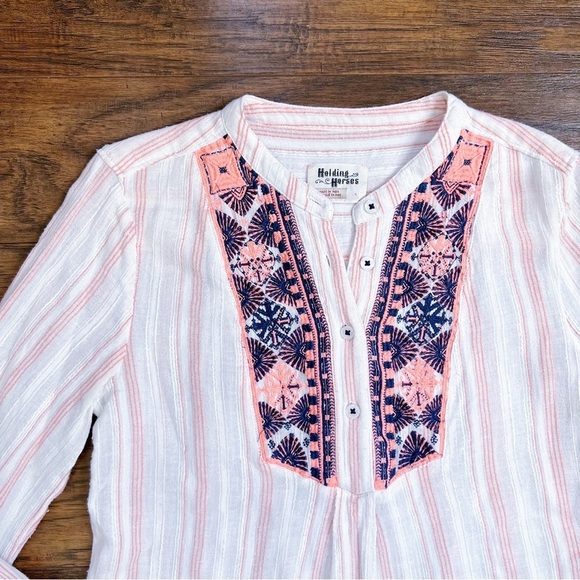 Holding Horses • Anthro Mesa Peasant Top blouse popover embroidered cotton gauze - Picture 4 of 12